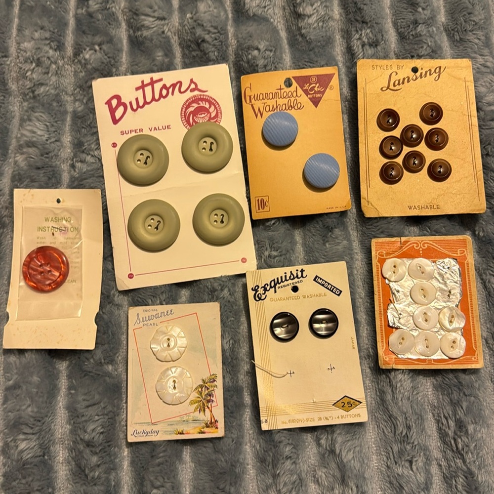 Lot of vintage buttons